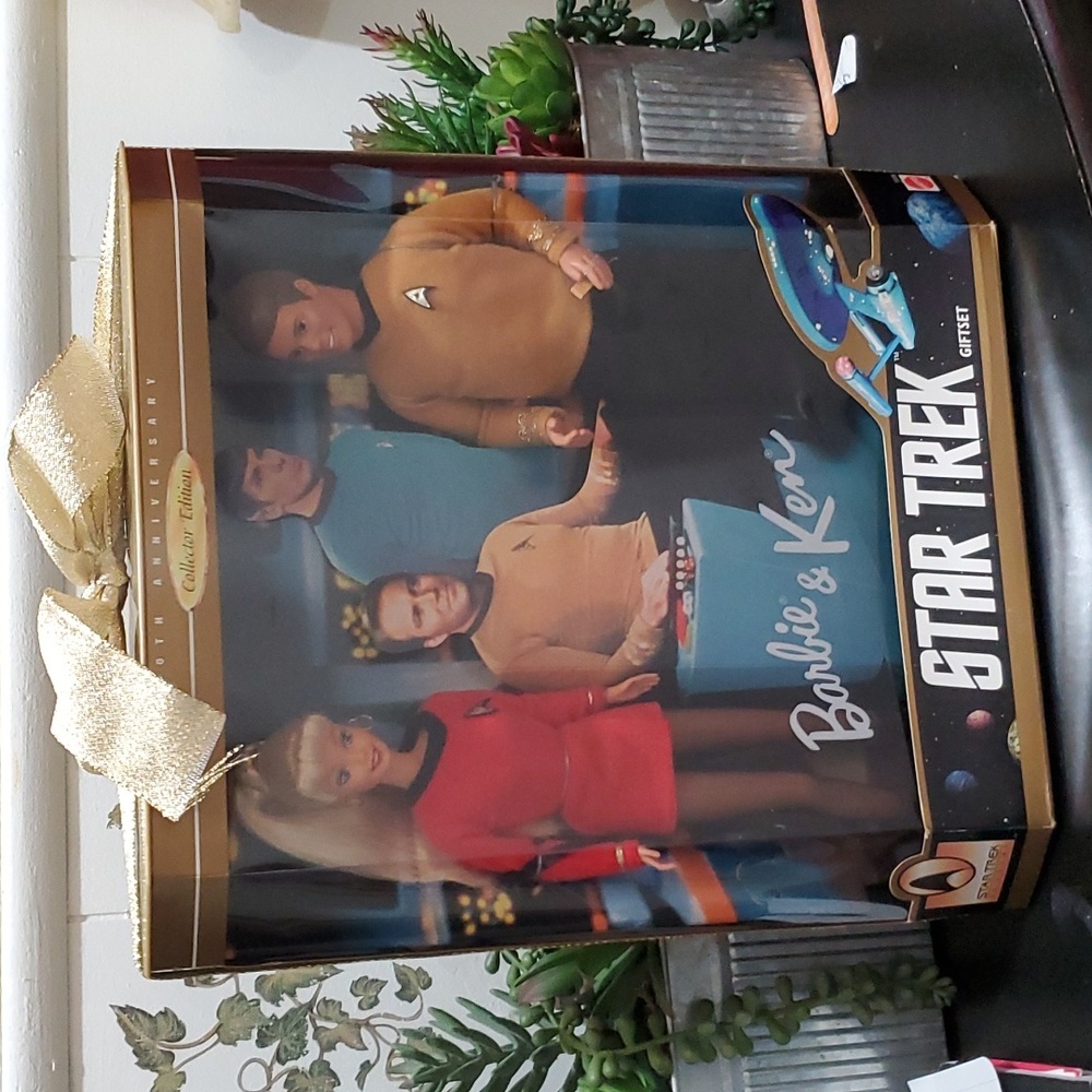 BARBIE & KEN STAR TREK GIFT SET